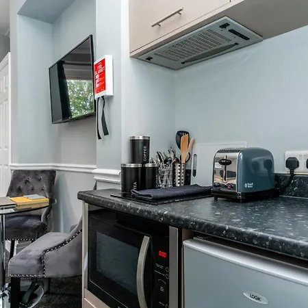 Sycamore Apartment *