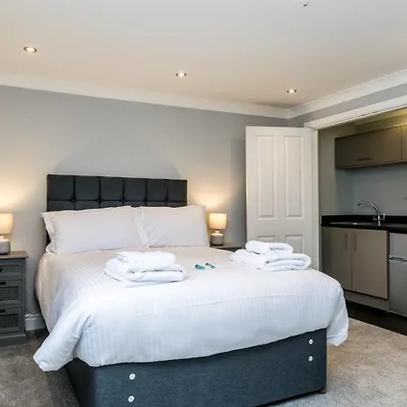 Sycamore Apartment *